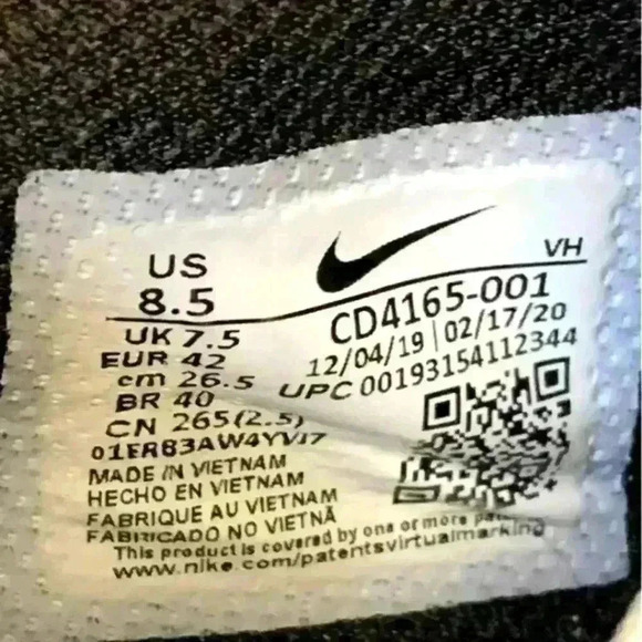 Nike Black and White Athletic Shoes - Picture 5 of 15